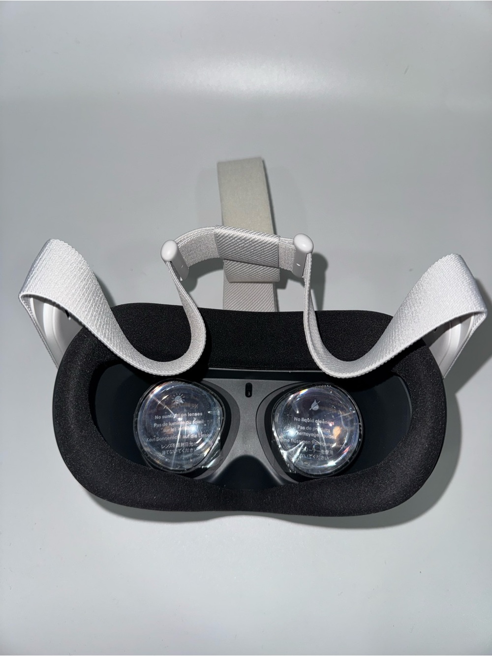 New Oculus Quest 2 128 GB VR Headset with Touch Controllers - White - Picture 5 of 13